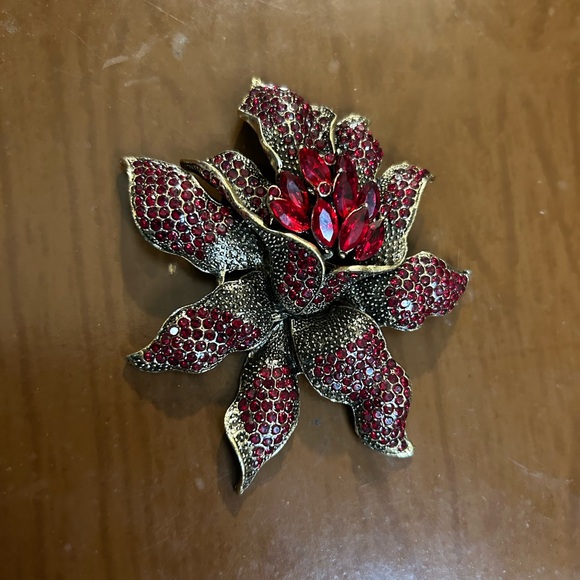 Elegant Red and Silver Floral Brooch! - Picture 4 of 11